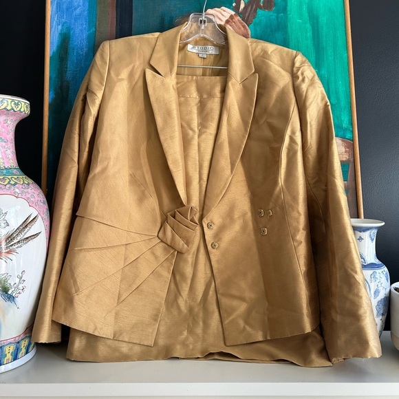 Y2K Tahari Gold Skirt Set Elegant and Versatile 8 - Picture 7 of 15